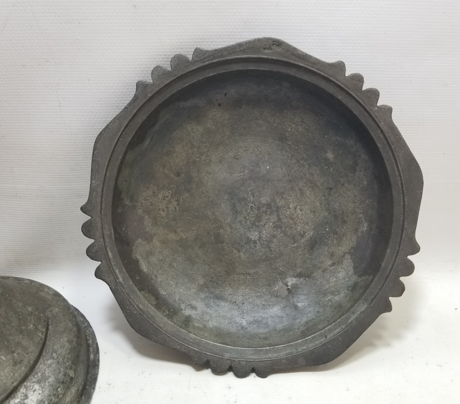 MEVLEVİ SİKKESİ FORMUNDA YAPILMIŞ ÜZERİ YAZILI OSMANLI DÖNEMİ KAPAKLI BAKIR LENGER