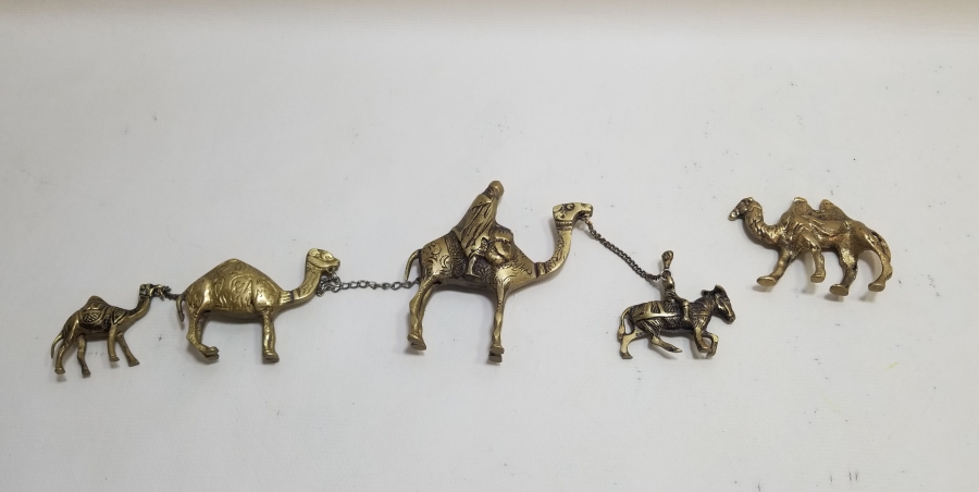 KABARTMA İŞÇİLİKLİ ANTİKA DEVE FİGÜRLERİ LOTU
