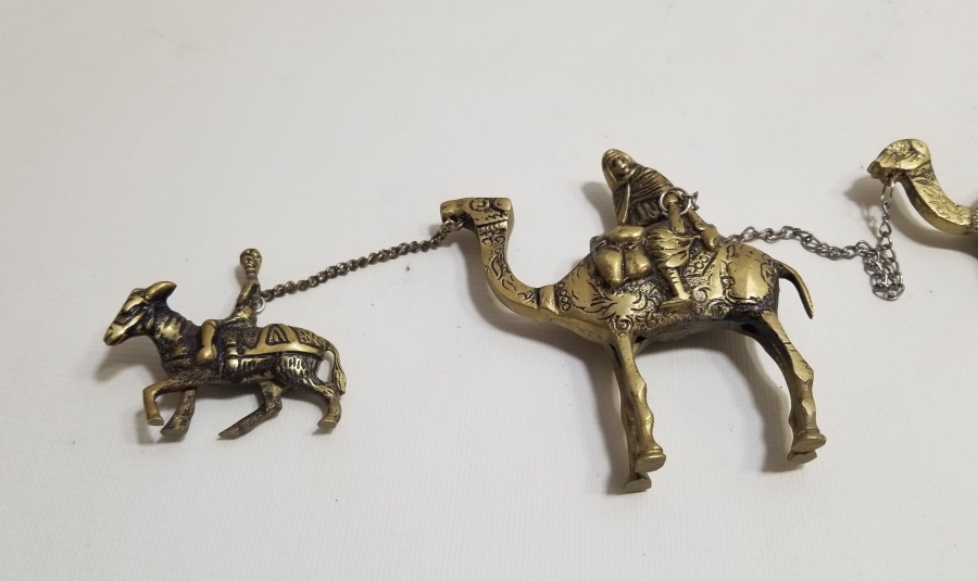 KABARTMA İŞÇİLİKLİ ANTİKA DEVE FİGÜRLERİ LOTU