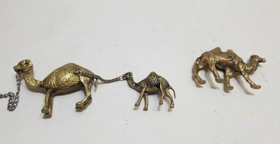 KABARTMA İŞÇİLİKLİ ANTİKA DEVE FİGÜRLERİ LOTU