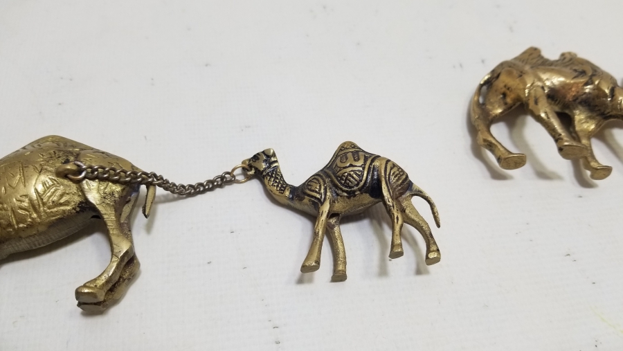 KABARTMA İŞÇİLİKLİ ANTİKA DEVE FİGÜRLERİ LOTU