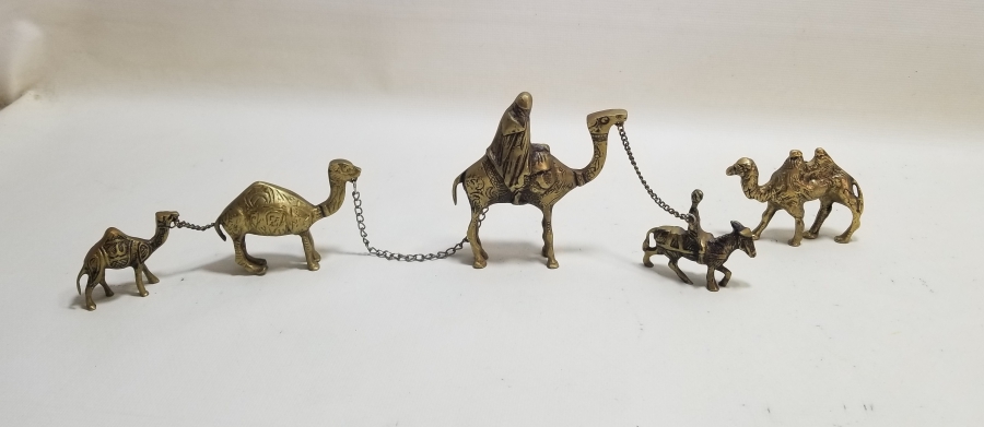 KABARTMA İŞÇİLİKLİ ANTİKA DEVE FİGÜRLERİ LOTU