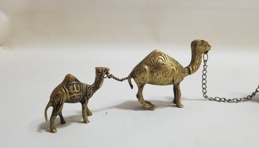 KABARTMA İŞÇİLİKLİ ANTİKA DEVE FİGÜRLERİ LOTU