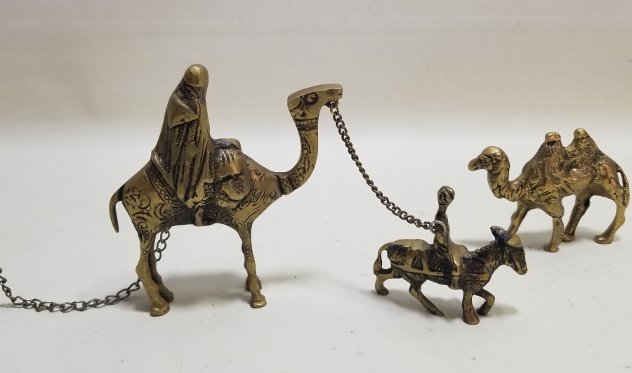 KABARTMA İŞÇİLİKLİ ANTİKA DEVE FİGÜRLERİ LOTU