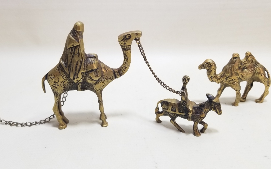KABARTMA İŞÇİLİKLİ ANTİKA DEVE FİGÜRLERİ LOTU