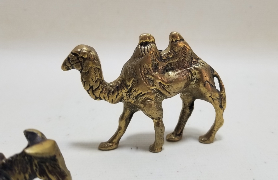 KABARTMA İŞÇİLİKLİ ANTİKA DEVE FİGÜRLERİ LOTU