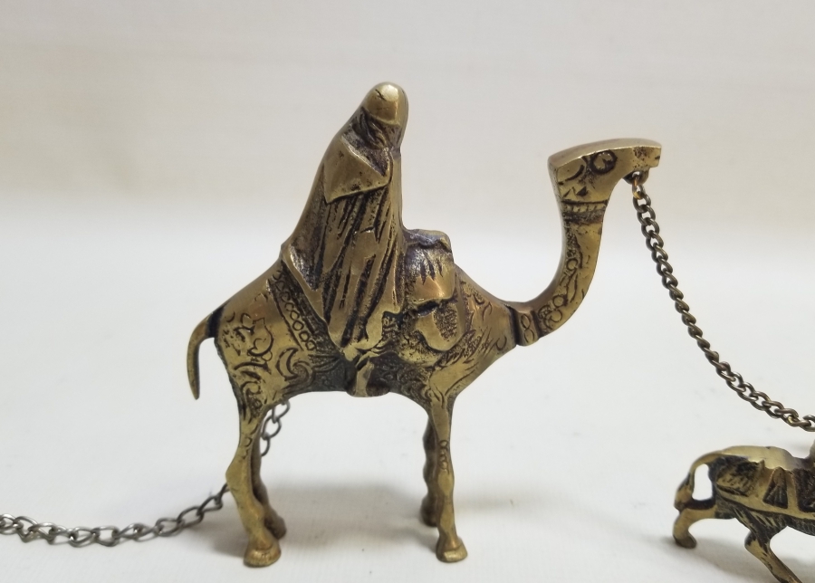 KABARTMA İŞÇİLİKLİ ANTİKA DEVE FİGÜRLERİ LOTU