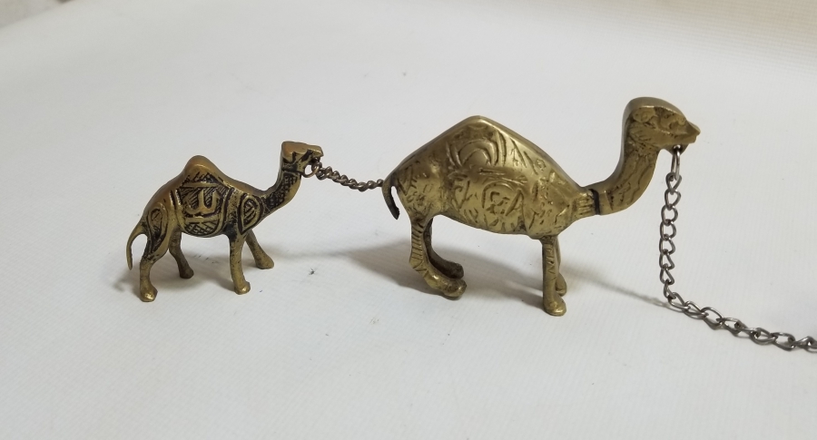 KABARTMA İŞÇİLİKLİ ANTİKA DEVE FİGÜRLERİ LOTU