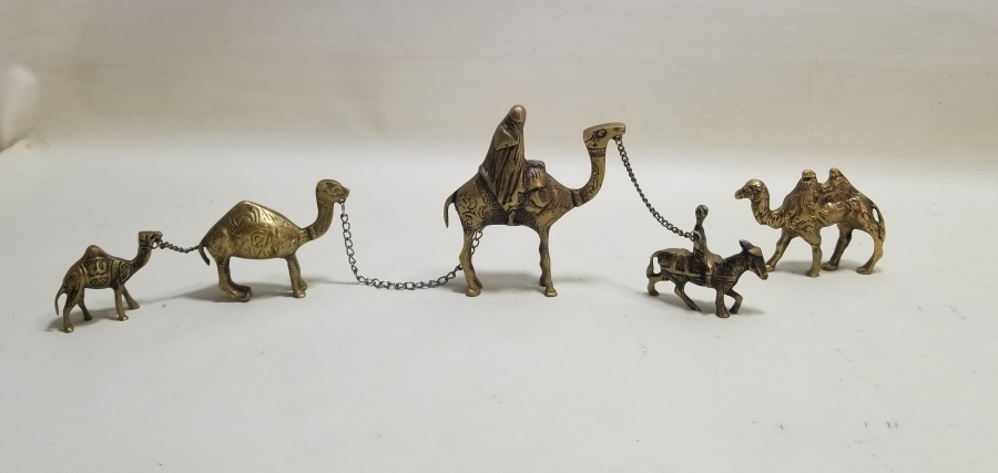 KABARTMA İŞÇİLİKLİ ANTİKA DEVE FİGÜRLERİ LOTU