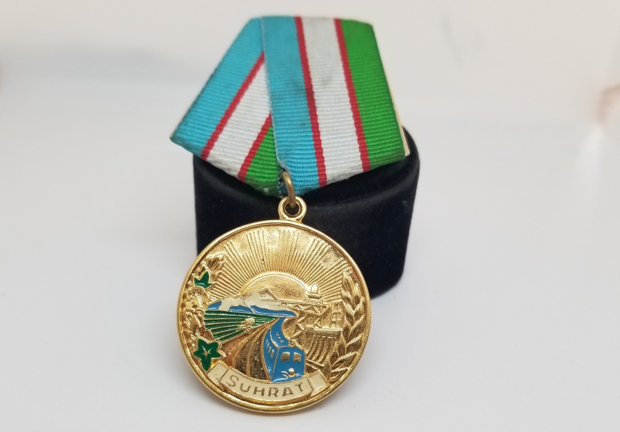 ÜZERİ AY YILDIZ FİGÜRLÜ VE MİNE İŞÇİLİKLİ ORİJİNAL ASKISIYLA ALTIN KAPLAMA RUS MADALYA