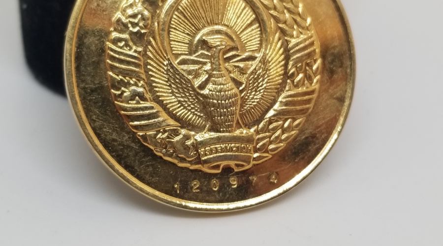 ÜZERİ AY YILDIZ FİGÜRLÜ VE MİNE İŞÇİLİKLİ ORİJİNAL ASKISIYLA ALTIN KAPLAMA RUS MADALYA