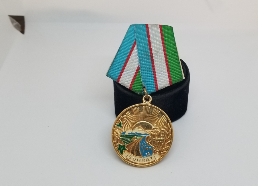 ÜZERİ AY YILDIZ FİGÜRLÜ VE MİNE İŞÇİLİKLİ ORİJİNAL ASKISIYLA ALTIN KAPLAMA RUS MADALYA