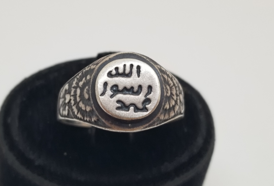 PEYGAMBER EFENDİMİZİN MÜHRÜ FORMUNDA YAPILMIŞ GÜMÜŞ YÜZÜK