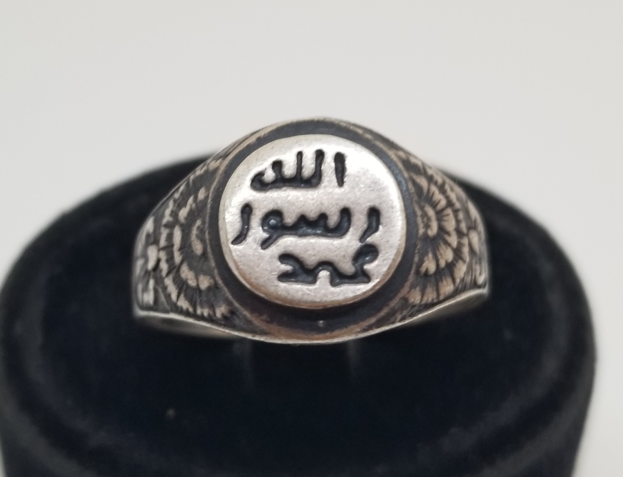 PEYGAMBER EFENDİMİZİN MÜHRÜ FORMUNDA YAPILMIŞ GÜMÜŞ YÜZÜK