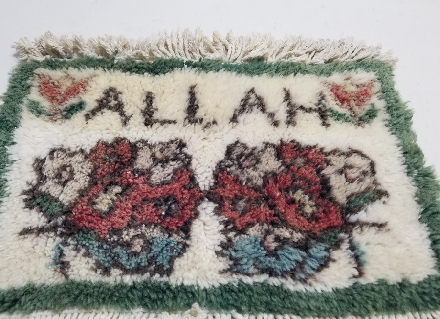 ÜZERİNDE ALLAH YAZILI EL DOKUMA ISPARTA DUVAR HALISI