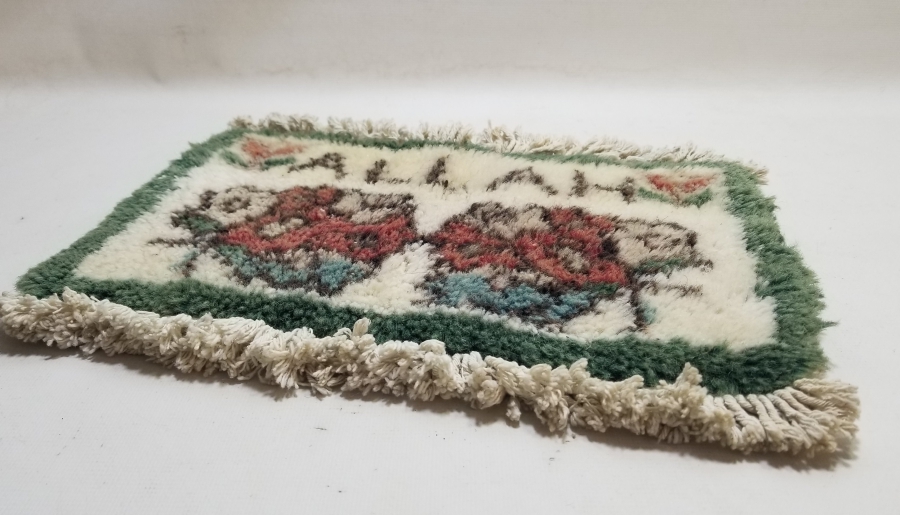 ÜZERİNDE ALLAH YAZILI EL DOKUMA ISPARTA DUVAR HALISI