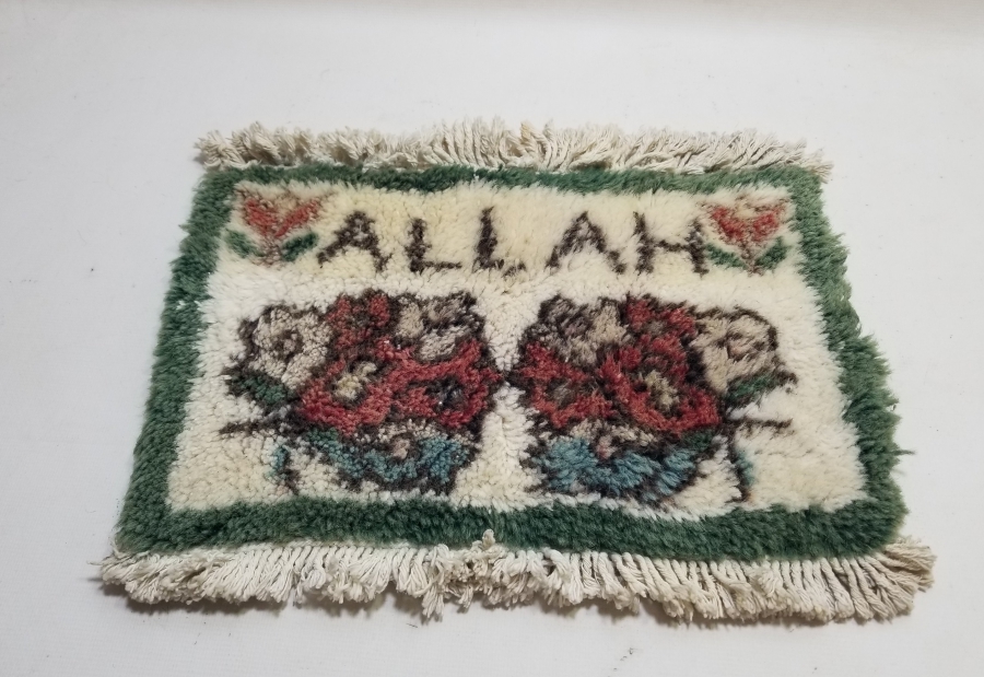 ÜZERİNDE ALLAH YAZILI EL DOKUMA ISPARTA DUVAR HALISI