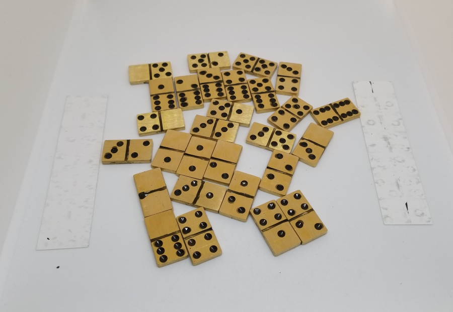 ANTİKA METAL DOMİNO TAŞLARI LOTU