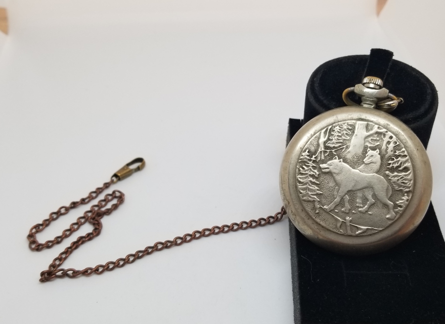 KAPAĞI BOZKURTLU ORİJİNAL KÖSTEĞİYLE ANTİKA KURMALI RUS CEP SAATİ