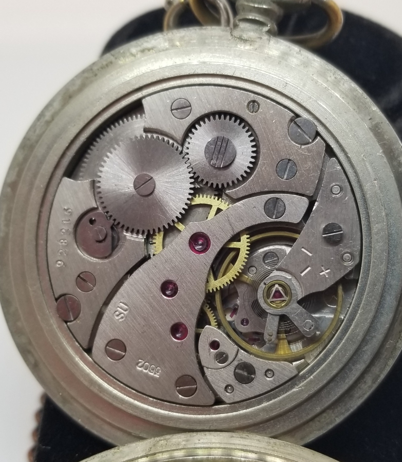 KAPAĞI BOZKURTLU ORİJİNAL KÖSTEĞİYLE ANTİKA KURMALI RUS CEP SAATİ