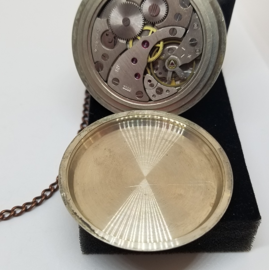 KAPAĞI BOZKURTLU ORİJİNAL KÖSTEĞİYLE ANTİKA KURMALI RUS CEP SAATİ