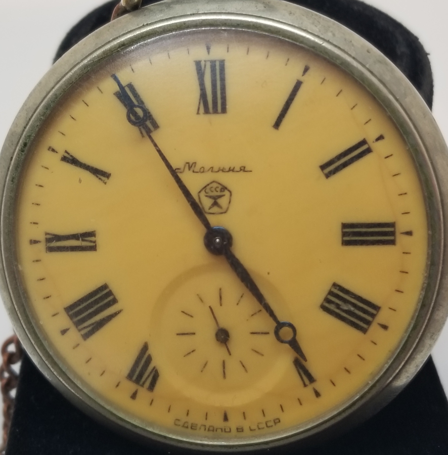 KAPAĞI BOZKURTLU ORİJİNAL KÖSTEĞİYLE ANTİKA KURMALI RUS CEP SAATİ