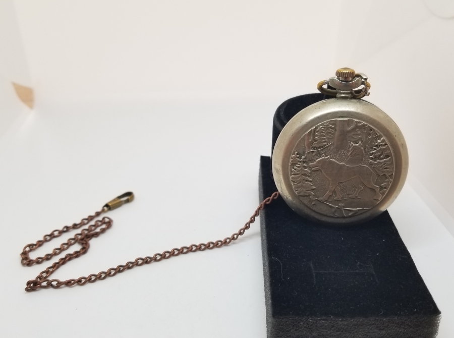 KAPAĞI BOZKURTLU ORİJİNAL KÖSTEĞİYLE ANTİKA KURMALI RUS CEP SAATİ