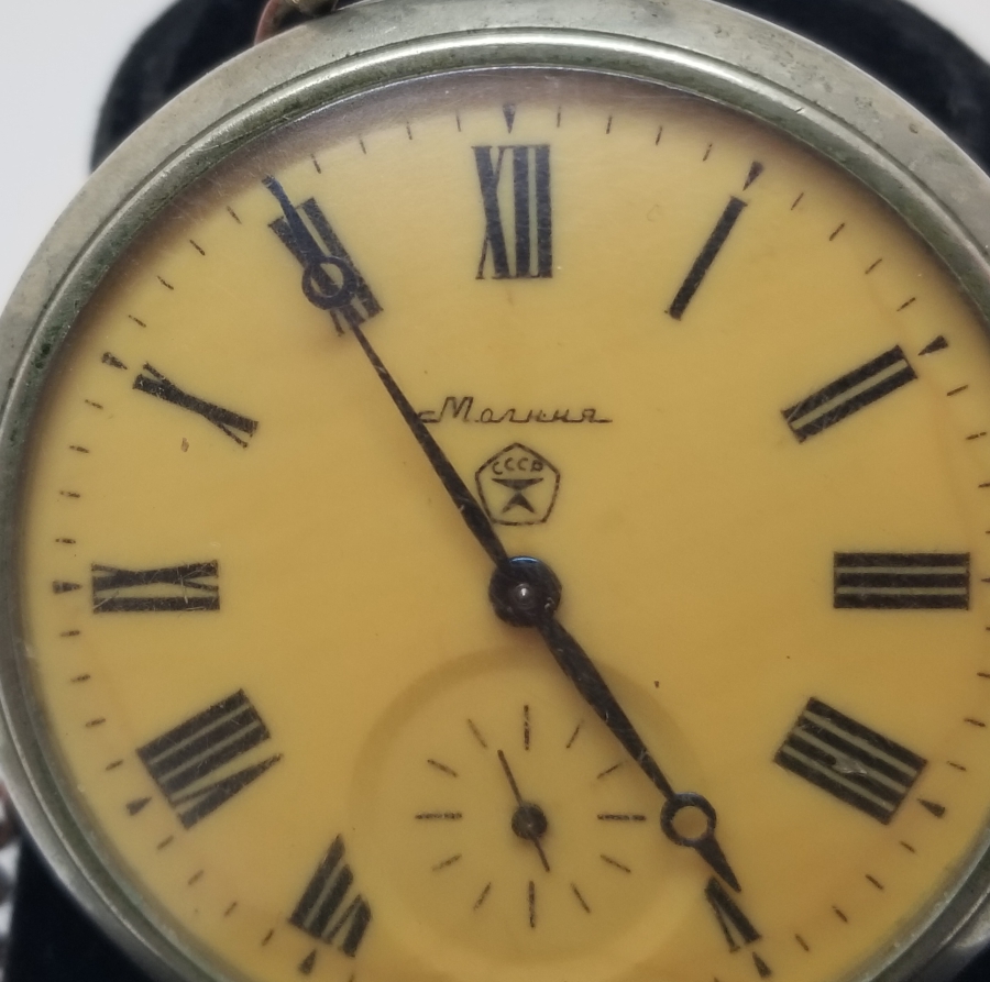 KAPAĞI BOZKURTLU ORİJİNAL KÖSTEĞİYLE ANTİKA KURMALI RUS CEP SAATİ