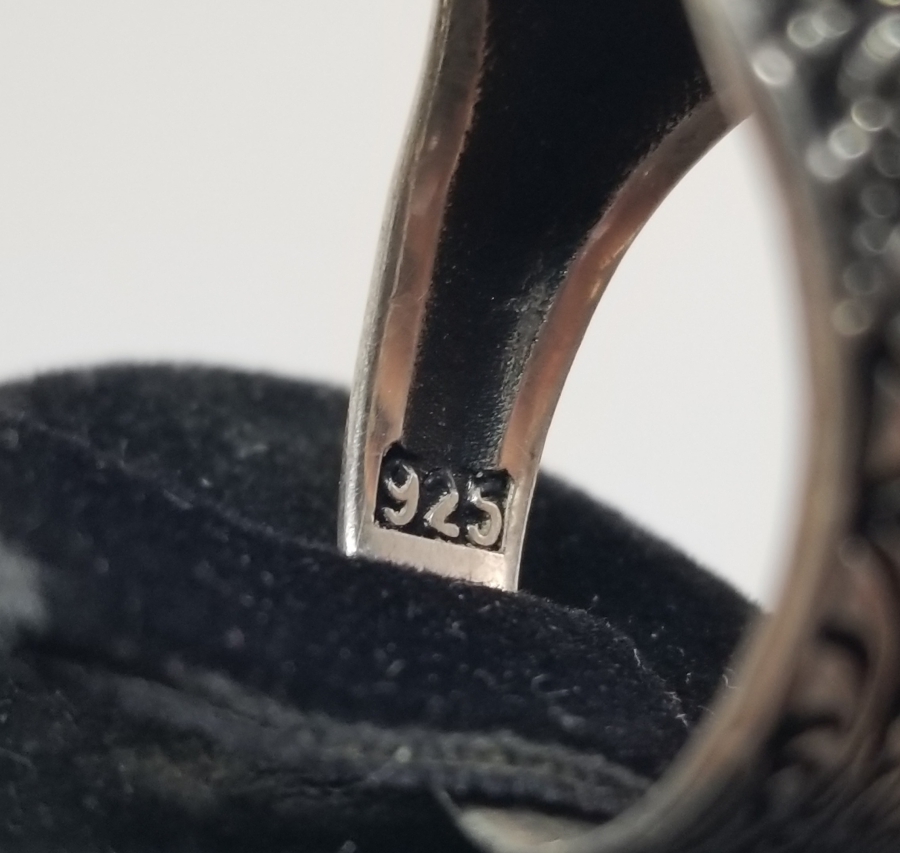 ÜZERİ KABARTMA İŞÇİLİKLİ ÖZEL YAPIM GÜMÜŞ YÜZÜK