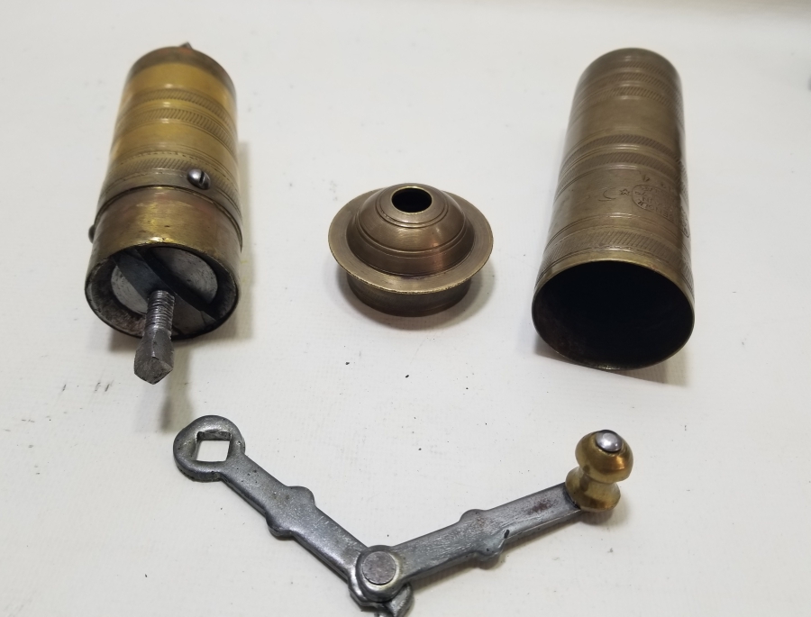 YERLİ YAPIM ANTİKA KAHVE DEĞİRMENİ