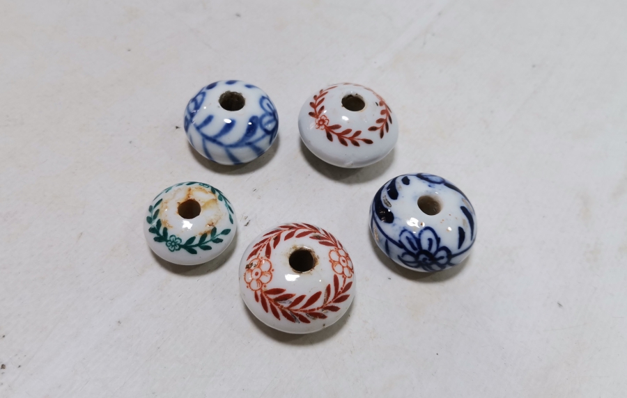 ÜZERLERİ İŞLEMELİ OSMANLI DÖNEMİ PORSELEN ÇEKMECE KULPLARI LOTU