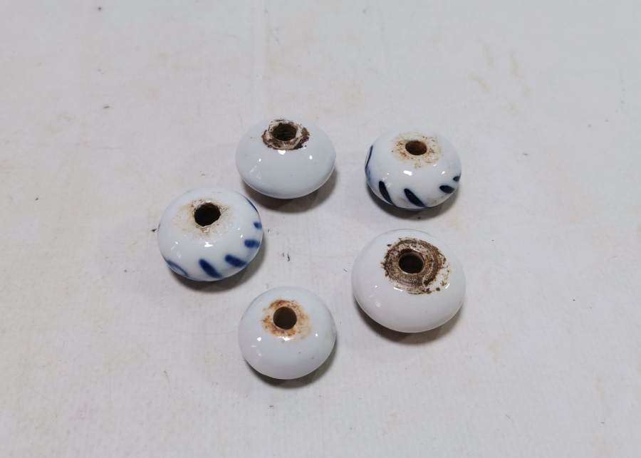 ÜZERLERİ İŞLEMELİ OSMANLI DÖNEMİ PORSELEN ÇEKMECE KULPLARI LOTU