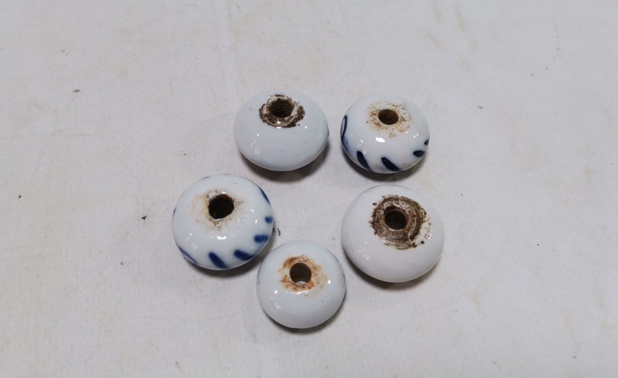 ÜZERLERİ İŞLEMELİ OSMANLI DÖNEMİ PORSELEN ÇEKMECE KULPLARI LOTU