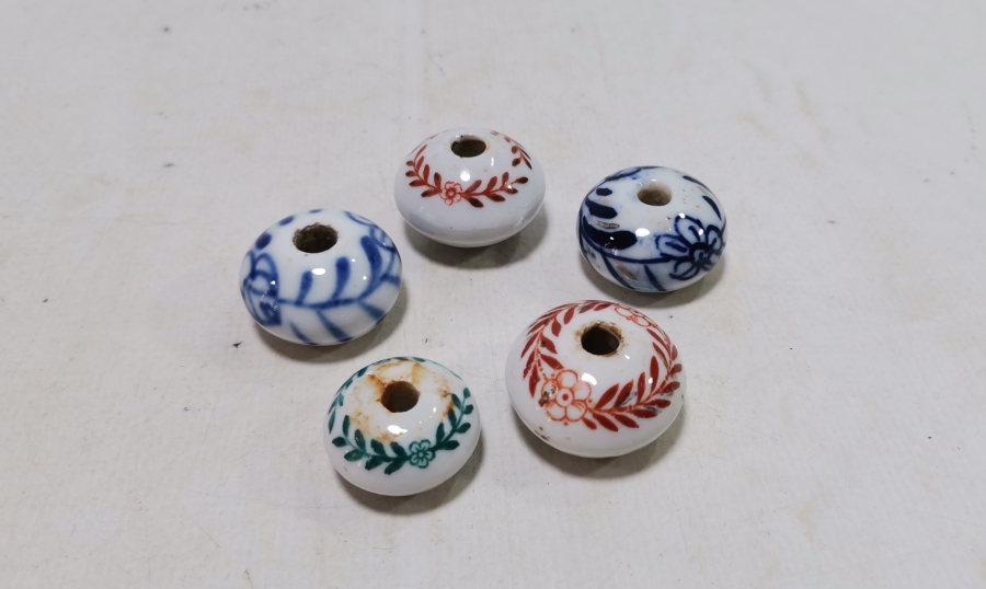 ÜZERLERİ İŞLEMELİ OSMANLI DÖNEMİ PORSELEN ÇEKMECE KULPLARI LOTU