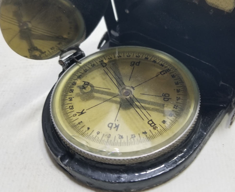 ORİJİNAL DERİ KILIFINDA ANTİKA ASKERİ PUSULA