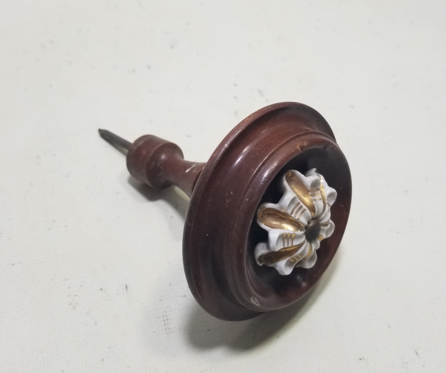 AHŞAP ÜZERİ ALTIN VERMEYLİ PORSELEN APLİKLİ OSMANLI DÖNEMİ NADİR KAPI KOLU