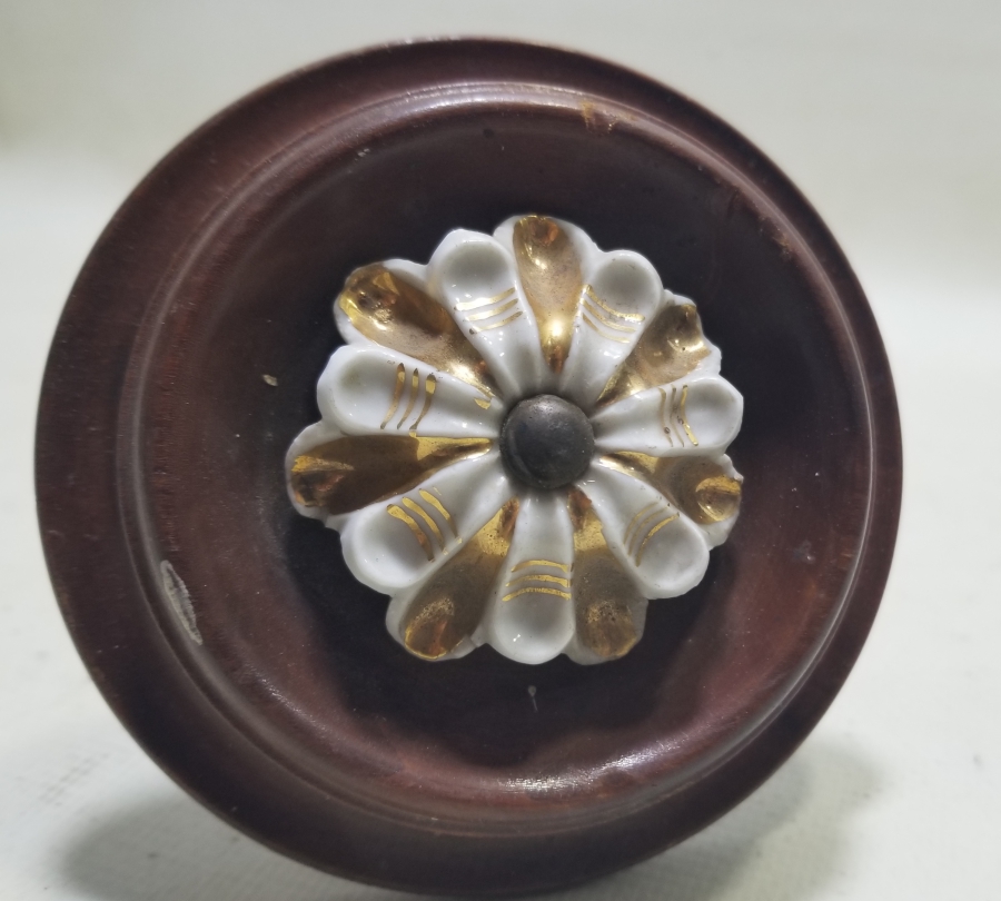 AHŞAP ÜZERİ ALTIN VERMEYLİ PORSELEN APLİKLİ OSMANLI DÖNEMİ NADİR KAPI KOLU