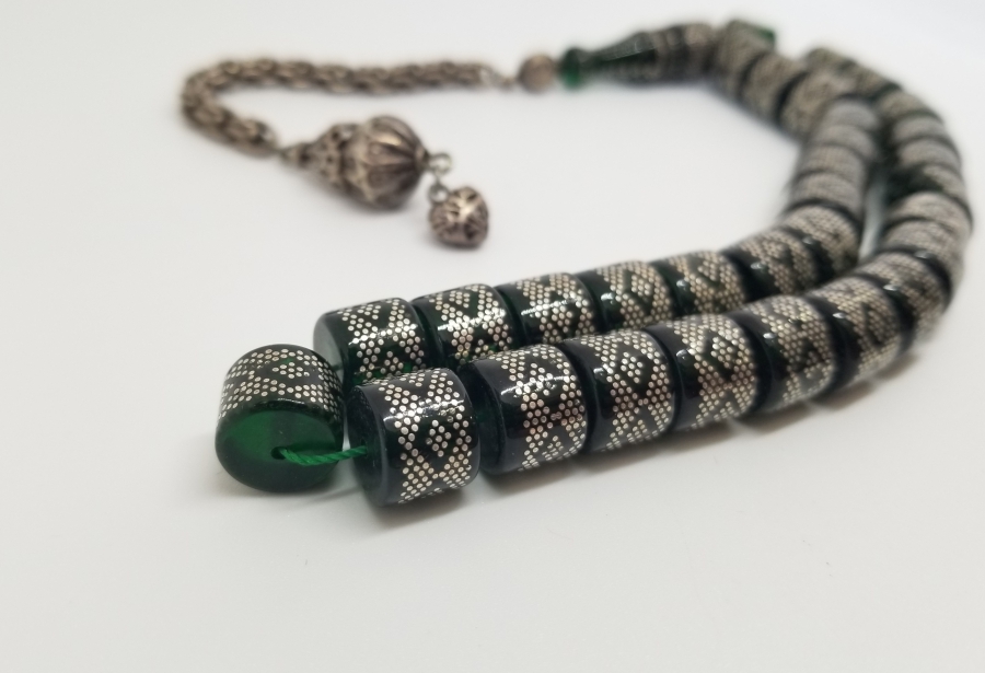 GÜMÜŞ ÇAKMA İŞÇİLİKLİ VE GÜMÜŞ PÜSKÜLLÜ ATEŞ KEHRİBARI TESPİH