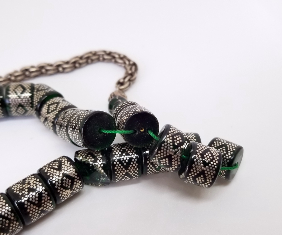 GÜMÜŞ ÇAKMA İŞÇİLİKLİ VE GÜMÜŞ PÜSKÜLLÜ ATEŞ KEHRİBARI TESPİH