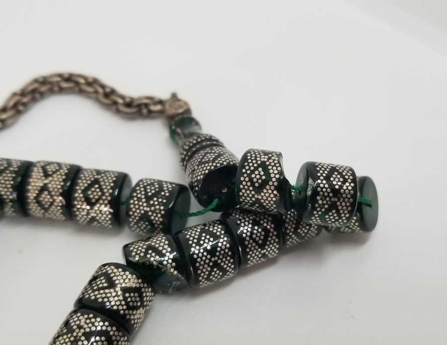 GÜMÜŞ ÇAKMA İŞÇİLİKLİ VE GÜMÜŞ PÜSKÜLLÜ ATEŞ KEHRİBARI TESPİH