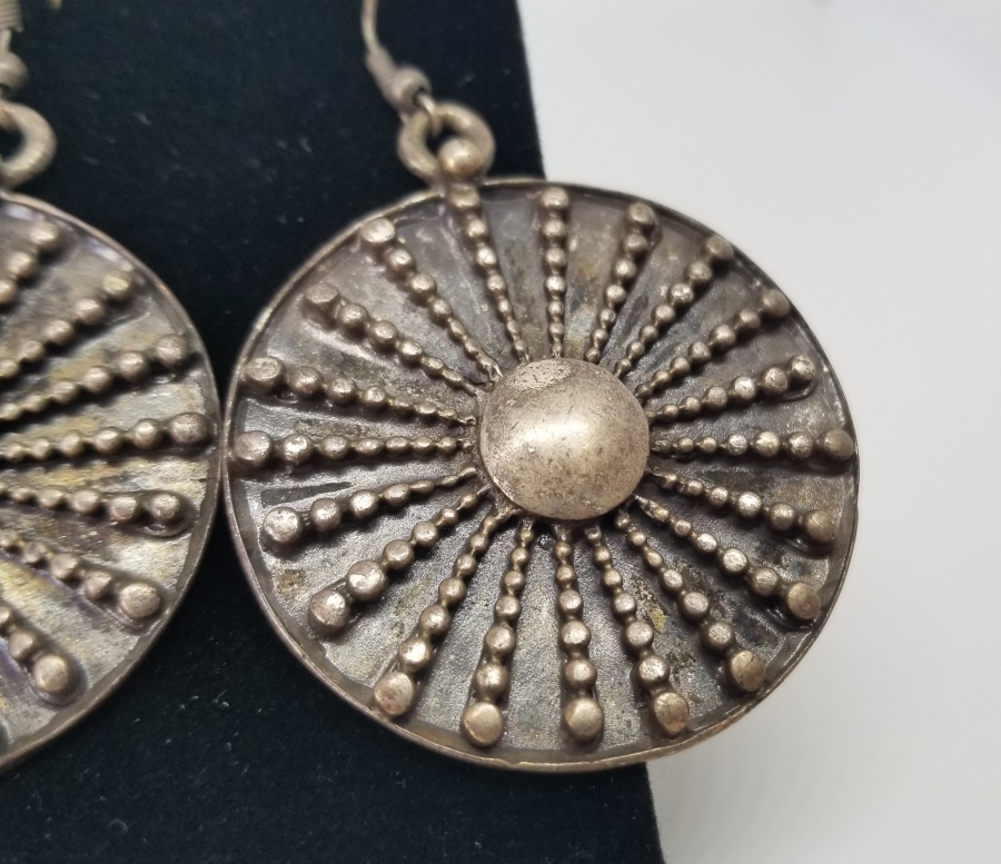 KABARTMA İŞÇİLİKLİ BİJUTERİ KÜPE