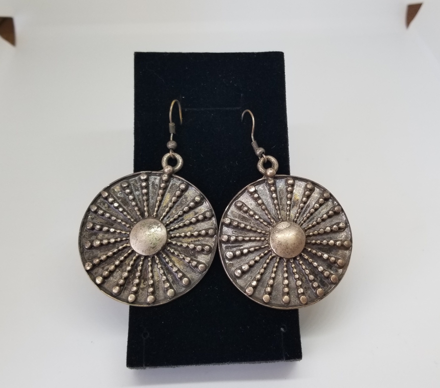 KABARTMA İŞÇİLİKLİ BİJUTERİ KÜPE