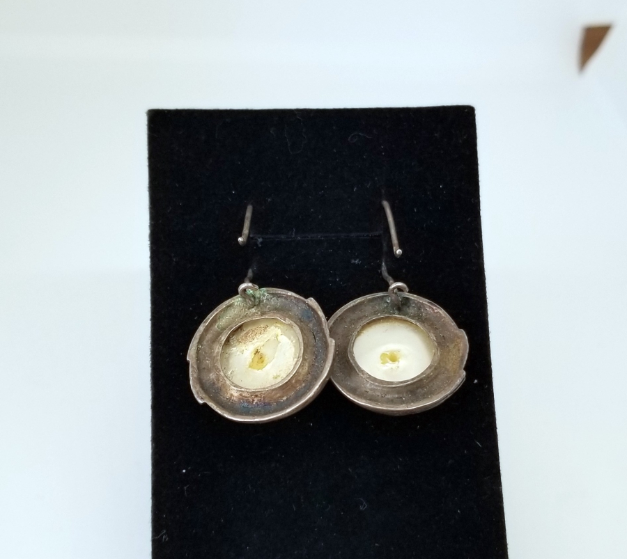 ÜZERİ İNCİ FORMLU BİJUTERİ KÜPE