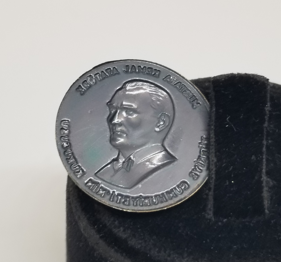 ATATÜRK GÖRSELLİ ANTİKA GÜMÜŞ HATIRA ROZET PARÇASI
