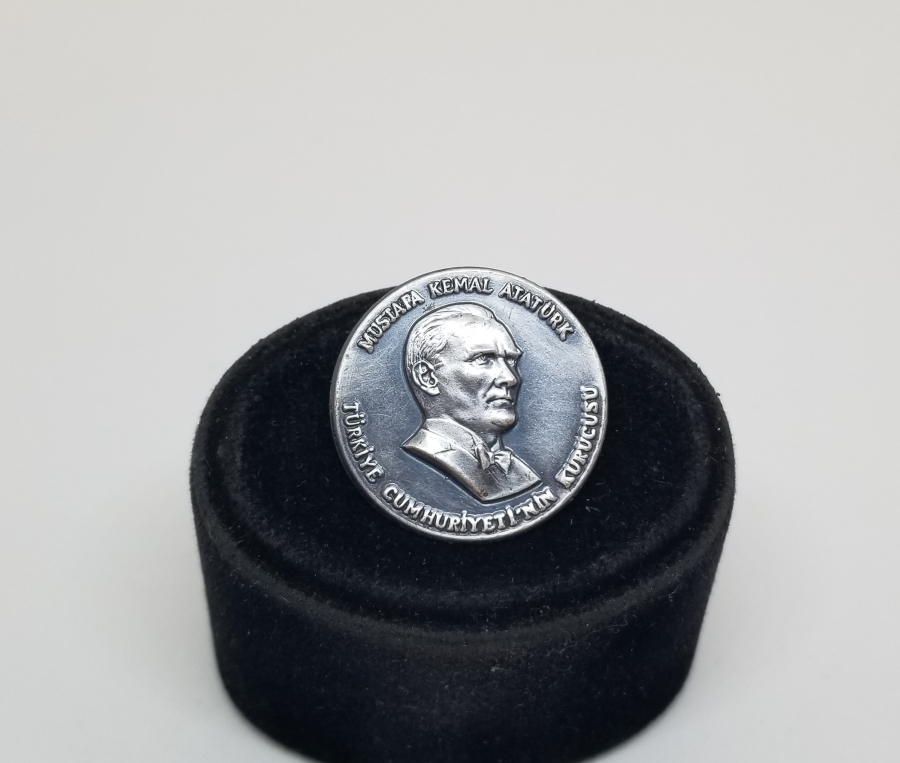 ATATÜRK GÖRSELLİ ANTİKA GÜMÜŞ HATIRA ROZET PARÇASI