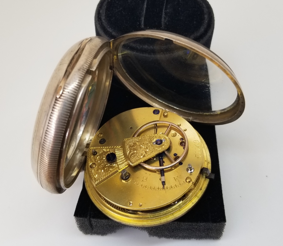 NADİR TİPTE GÜMÜŞ KASA VE GÜMÜŞ KADRANLI YARIM PRİOR CEP SAATİ