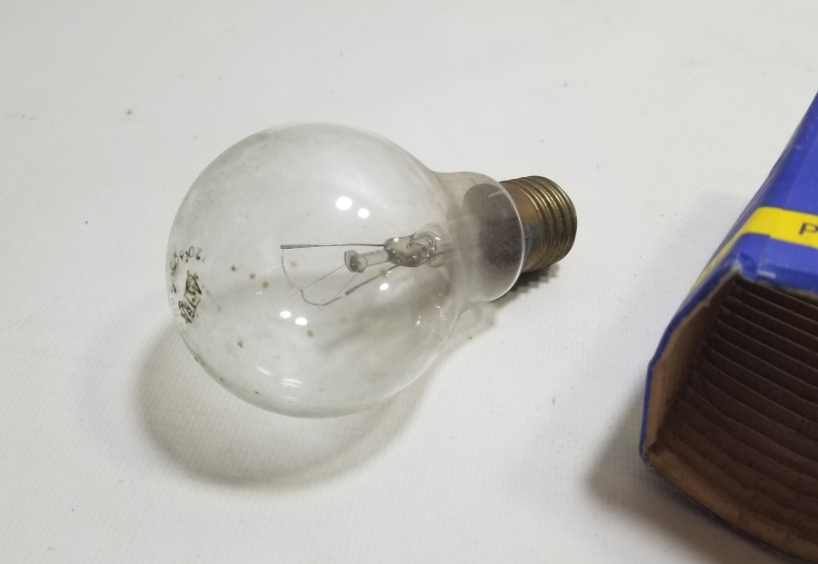 ORİJİNAL KUTUSUNDA ANTİKA LAMBA