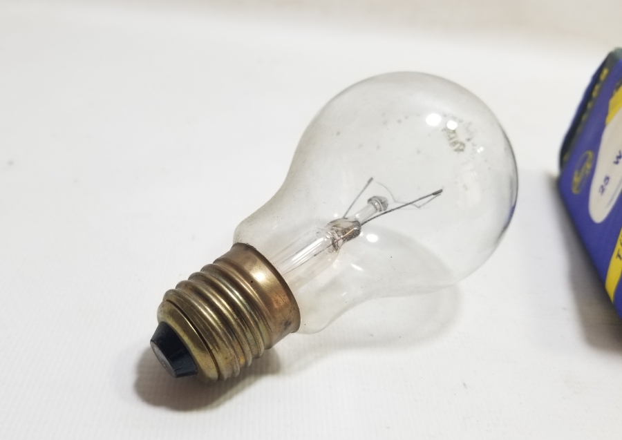 ORİJİNAL KUTUSUNDA ANTİKA LAMBA