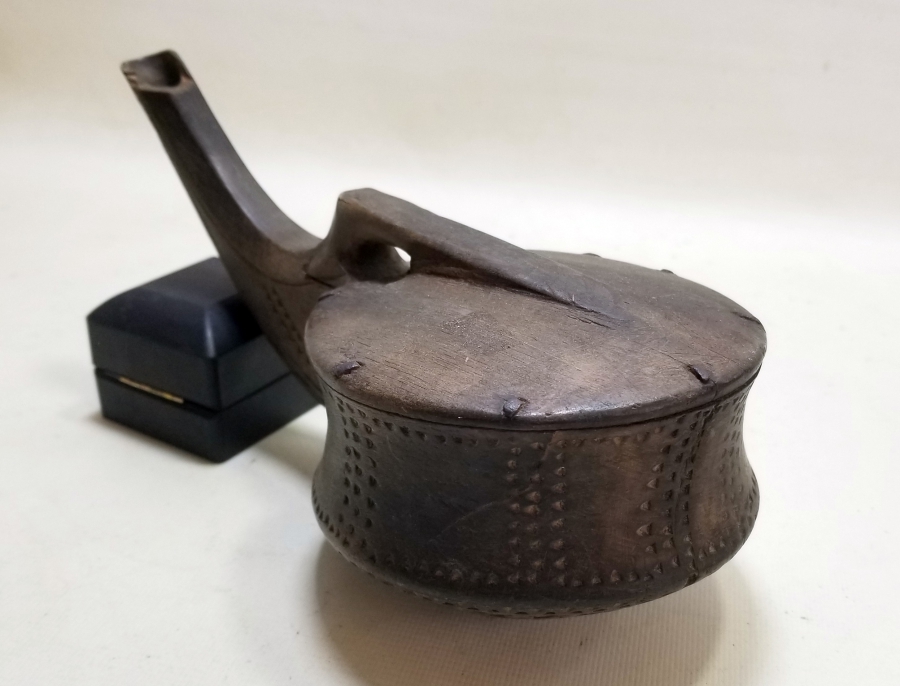 ÜZERİ İŞLEMELİ OSMANLI DÖNEMİ AHŞAP KALE TÜFEĞİ BARUTLUĞU