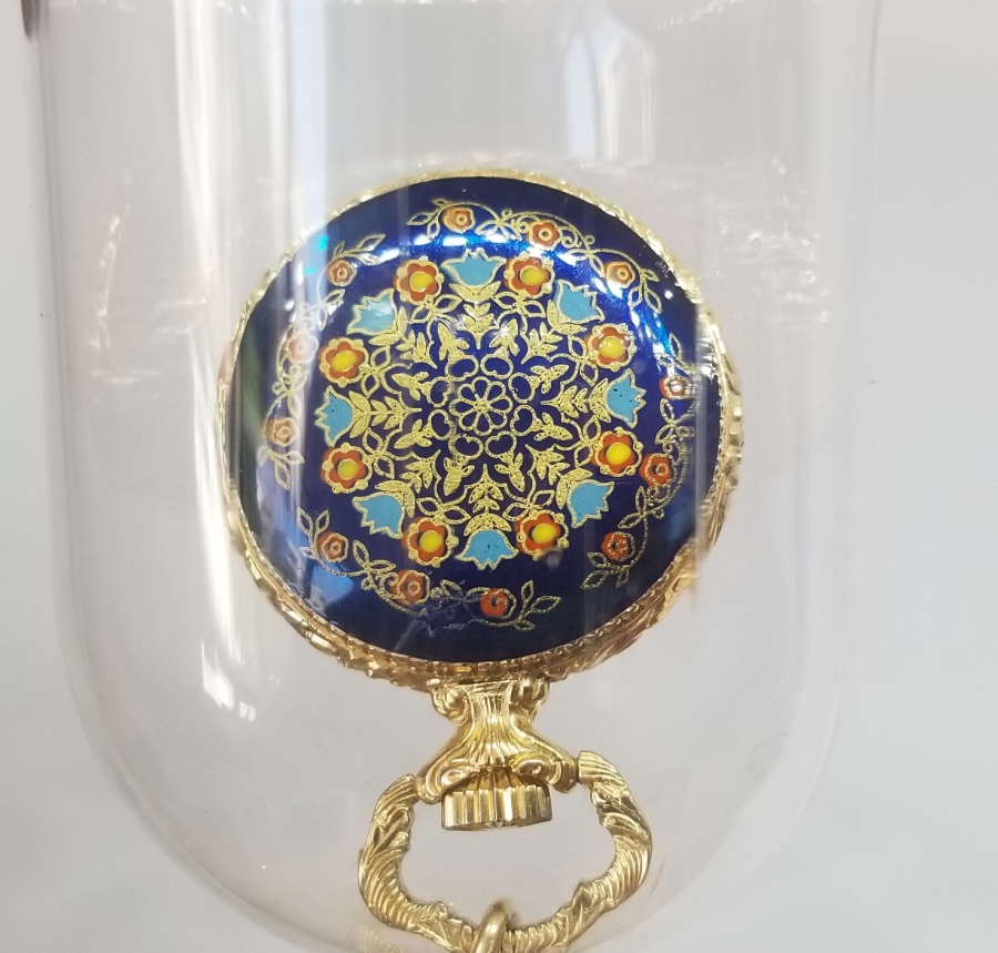 ORİJİNAL CAM FANUSUNDA MİNE İŞÇİLİKLİ ANTİKA KURMALI SAAT